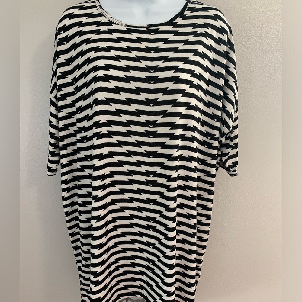 LuLa Roe Geometric Print Top